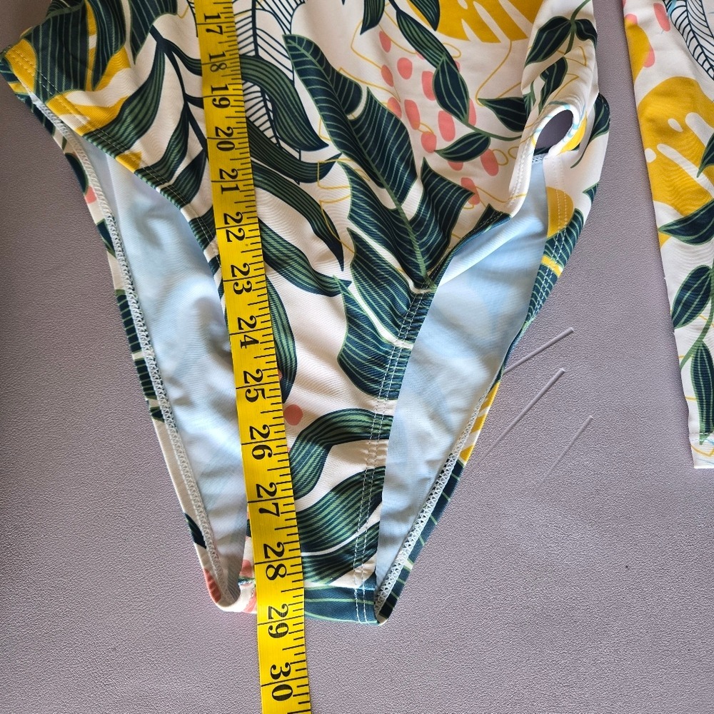Long Sleeves Cross-Back Tropical Print Swimsuit Size M Summer Vacation UPF 50+ - Picture 8 of 10